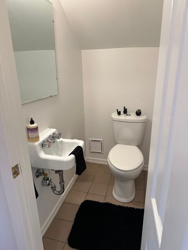 Building Photo - Just Renovated 1,300 SQ' Duplex Across from Woodward Park