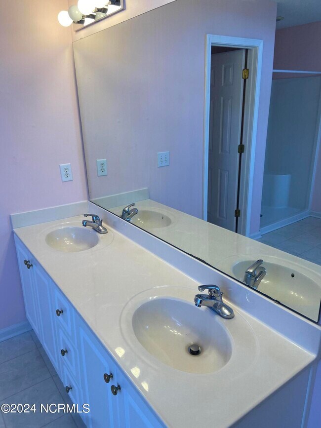 Building Photo - 4158 Breezewood Dr