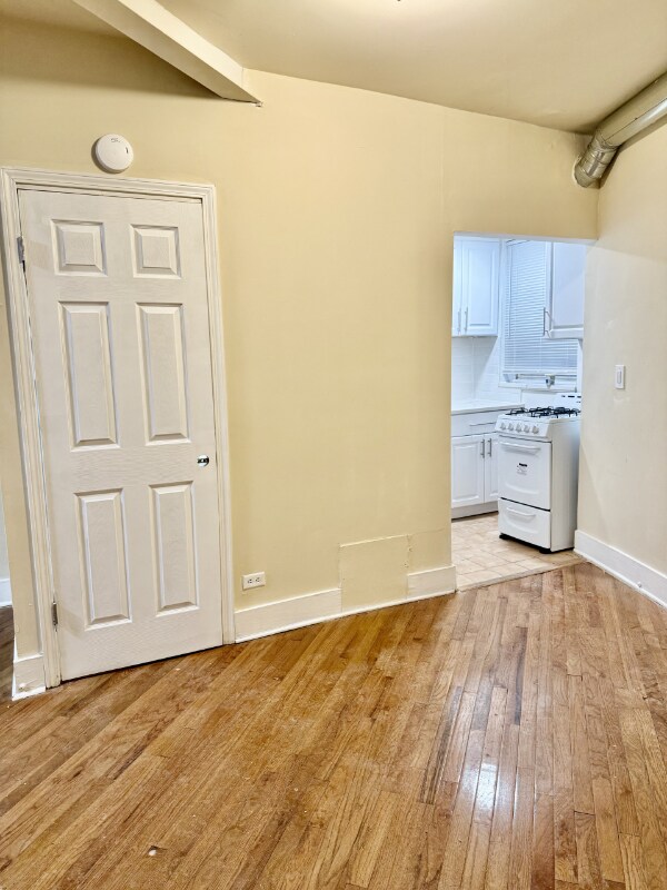 Building Photo - 5031 N Harding Ave