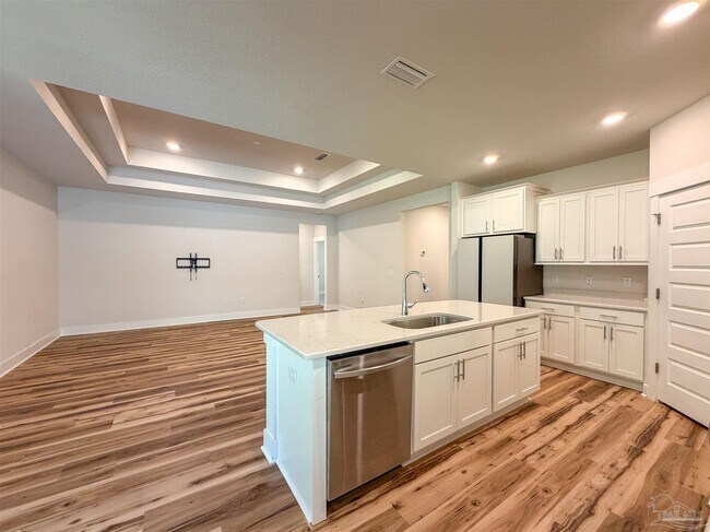 Building Photo - 220 Camellia Dr