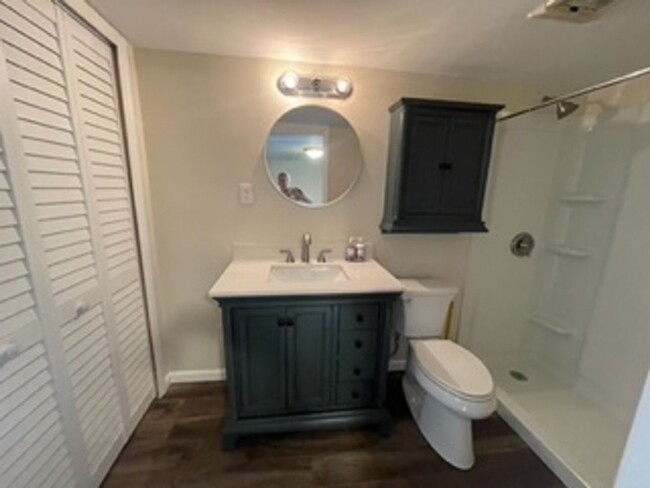 Building Photo - Beautiful cottage with gourmet kitchen. 3 ...