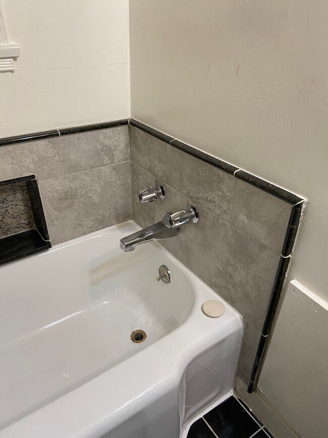 Building Photo - 10227 1/2 S 8th Ave