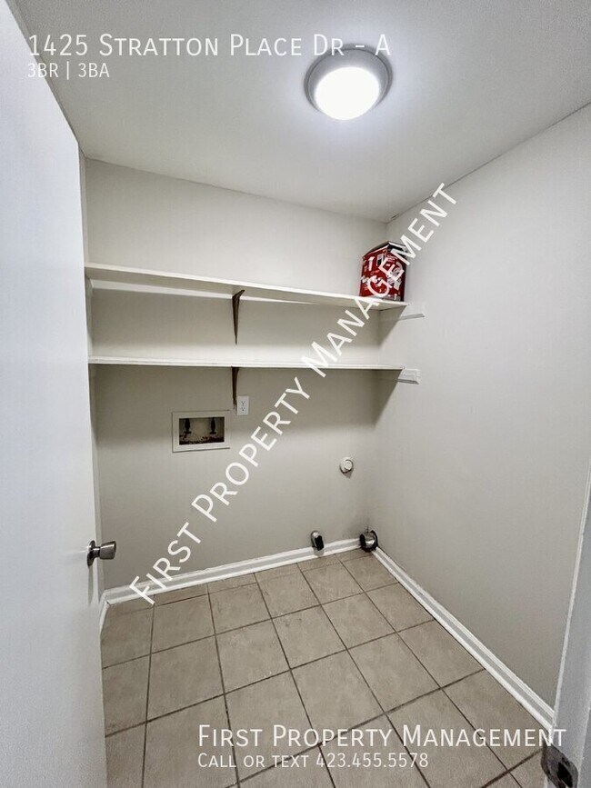 Building Photo - 1425 Stratton Pl Dr