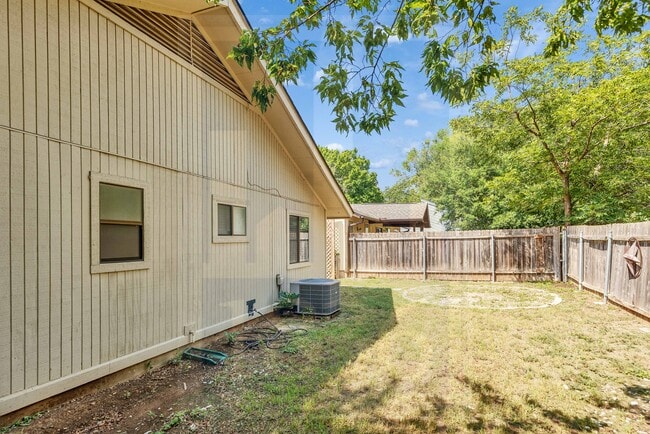 Building Photo - 7302 Waldon Dr
