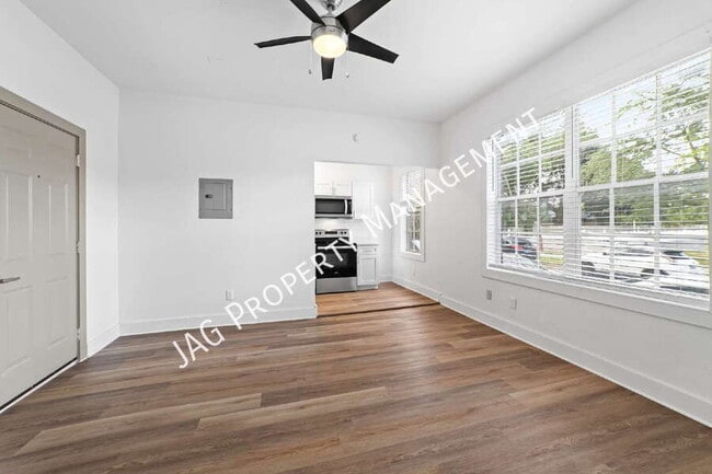 Building Photo - 931 Rubel St