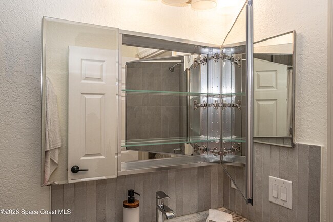 Building Photo - 839 Grand Regency Pointe