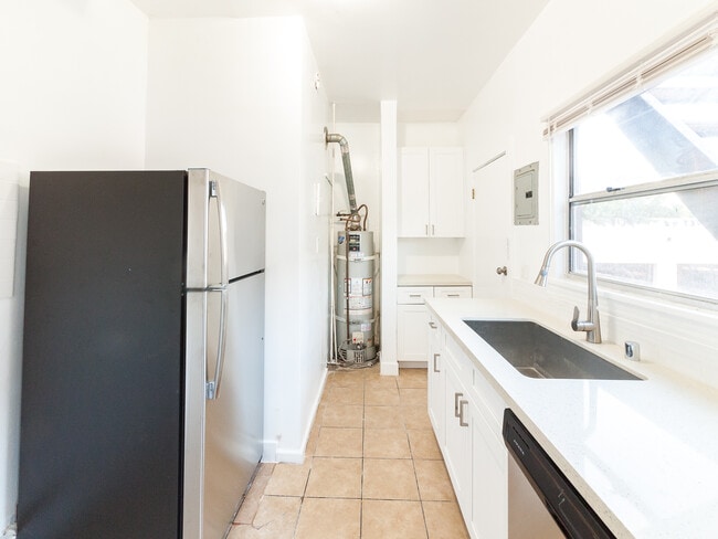 Building Photo - 209 N Berendo St