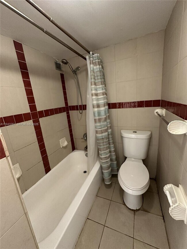 Building Photo - 17021 N Bay Rd