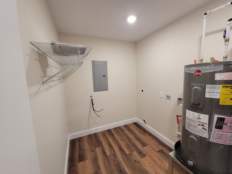 Laundry Room - 517 Hendrickson St