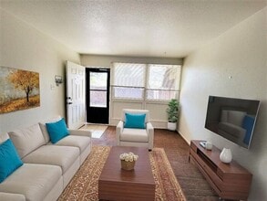 Building Photo - Charming 2-Bedroom Duplex | Limited-Time O...