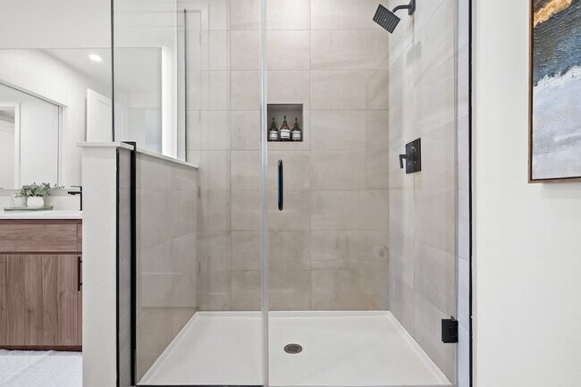 Building Photo - 15825 N 71st St