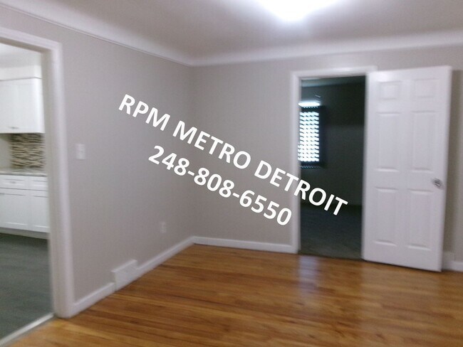 Building Photo - UPDATED COLONIAL HOME IN DETROIT