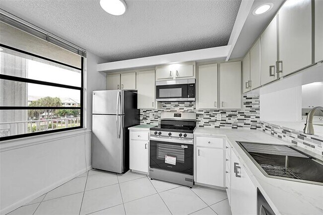 Building Photo - 1703 Whitehall Dr
