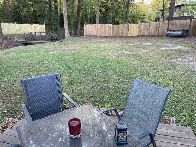 Building Photo - 724 Commodore Dr NW