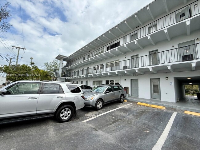 Building Photo - 2005 Sans Souci Blvd