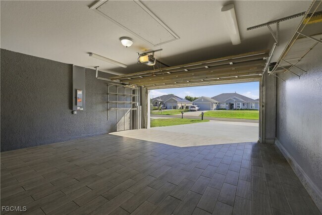 Building Photo - 1134 NE 4th Pl