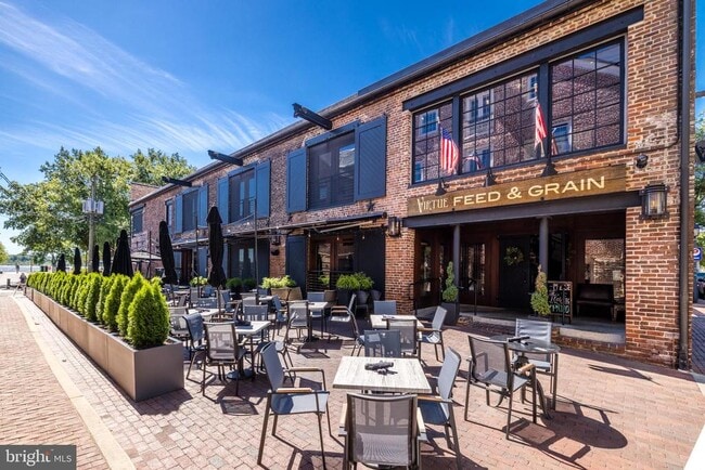 Building Photo - 317 S Union St