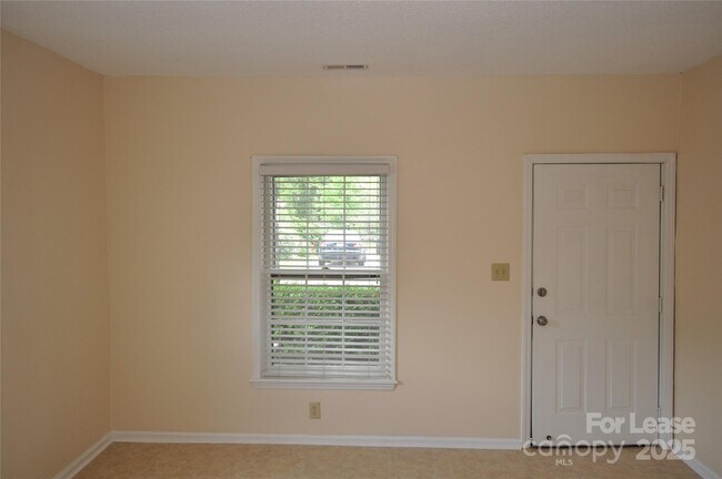 Building Photo - 2204 Acme Rd