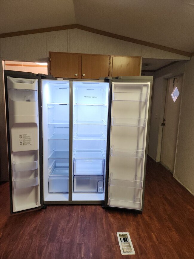 Building Photo - 3 bedroom 2 bath with plenty of space inside and out and gorgeous views!