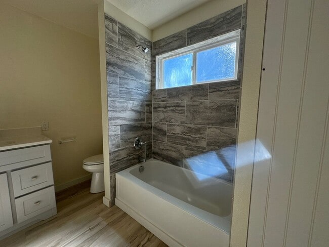 Building Photo - 318 McCourt St