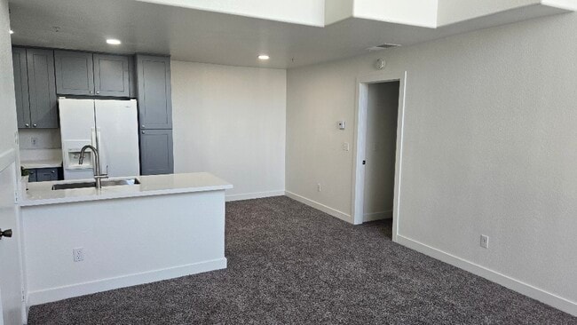 Building Photo - 13133 Le Parc Blvd