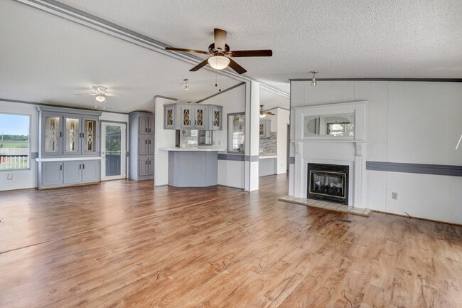 Building Photo - *SPACIOUS HOME IN PIKEVILLE SCHOOL DISTRICT*