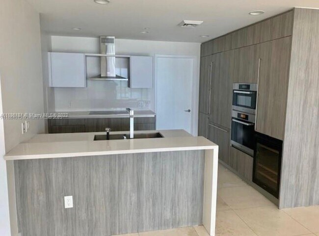 Building Photo - 360 Ocean Dr