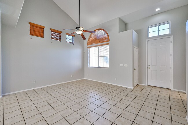 Building Photo - 3 bed 2.5 bath in most preferred Phoenix area