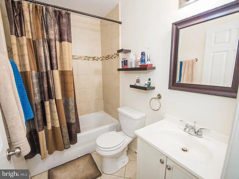 Building Photo - 604 Liberty St