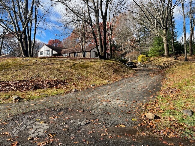 Building Photo - 93 Lantern Ln