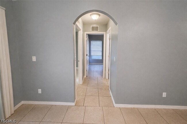 Building Photo - 609-611 Hawthorne Ave S