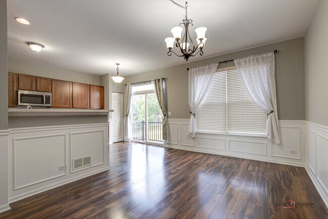 Building Photo - 921 Summit Creek Dr