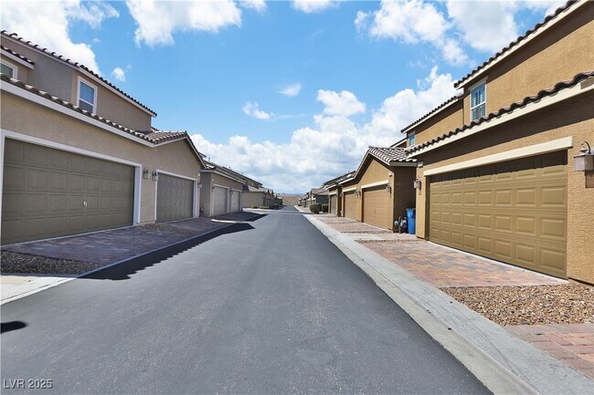 Building Photo - 3173 Arco Ave