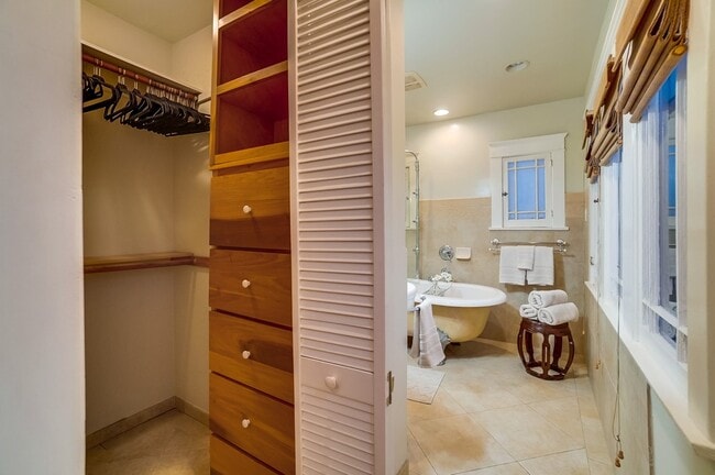 Building Photo - 3131 E Corto Pl