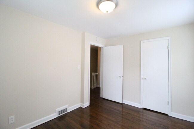 Building Photo - 312 E 26th Ave