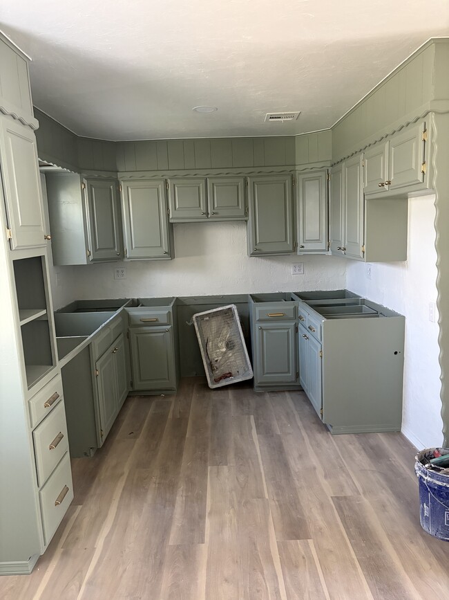 Building Photo - 3052 Clarke St