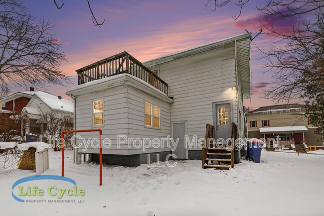 Building Photo - 507 Eastern Ave NE