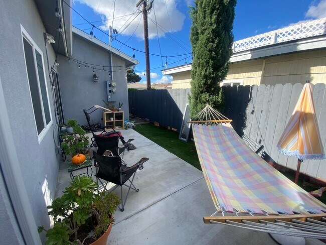 Building Photo - One Story 4BD/2BA w/ Private Yard!! (Lease...