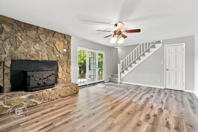 Building Photo - 7088 Wateredge Dr