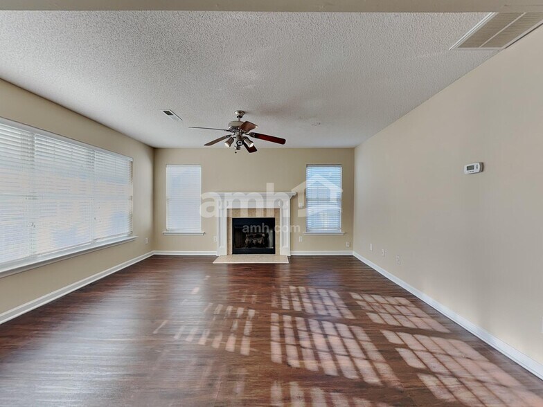 Building Photo - 4924 Lighthouse Ct