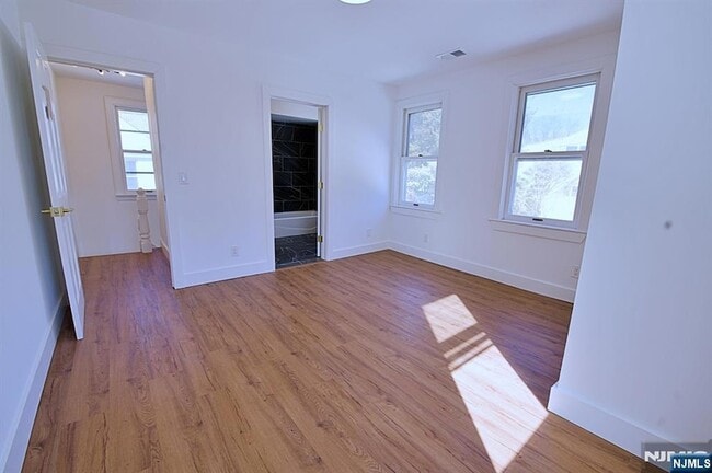 Building Photo - 16 Clarke St