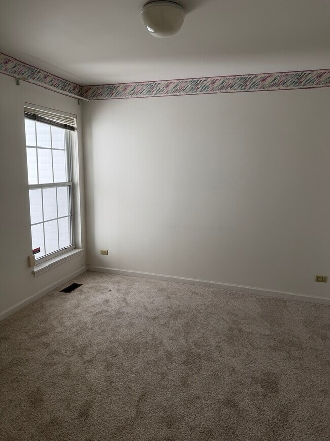 Building Photo - 114 Woodbury Ln