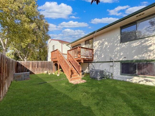 Building Photo - $0 DEPOSIT OPTION. CENTRALLY LOCATED 4 BEDROOM SPLIT LEVEL HOME IN WESTMINSTER!