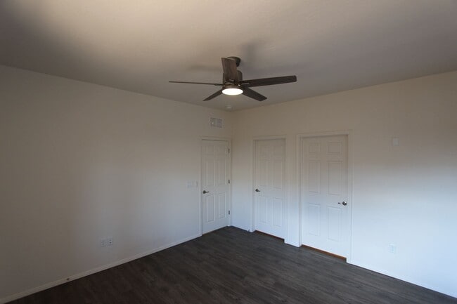 Building Photo - 1650 E Ponderosa Pkwy