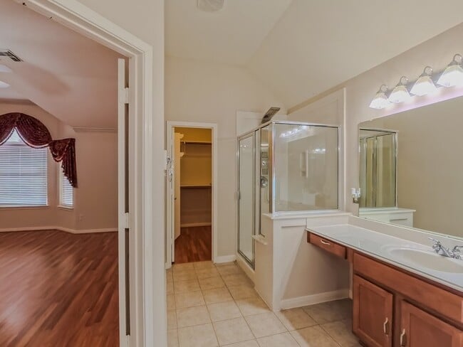 Building Photo - 15811 Sandisfield Ln