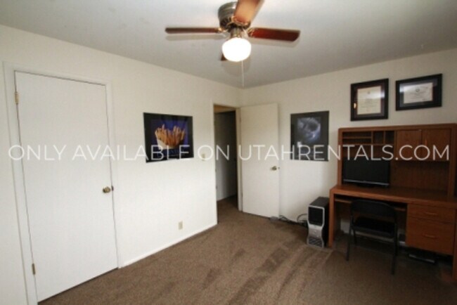 Building Photo - 258 W Garden Park