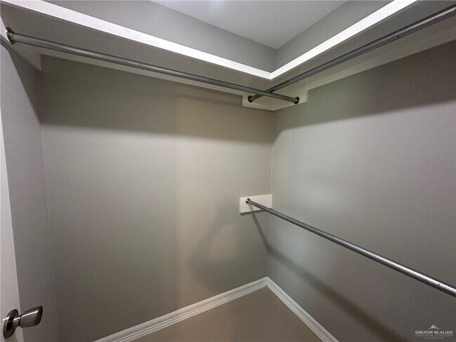 Building Photo - 16 Whitewing St