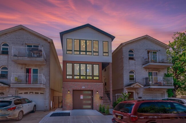 Building Photo - 85 Myrtle Ave