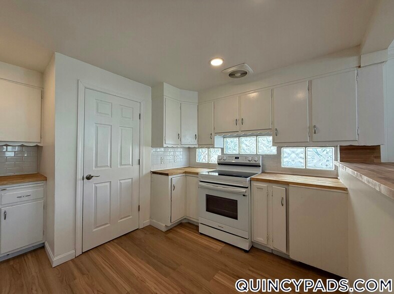 Building Photo - 522 Hancock St