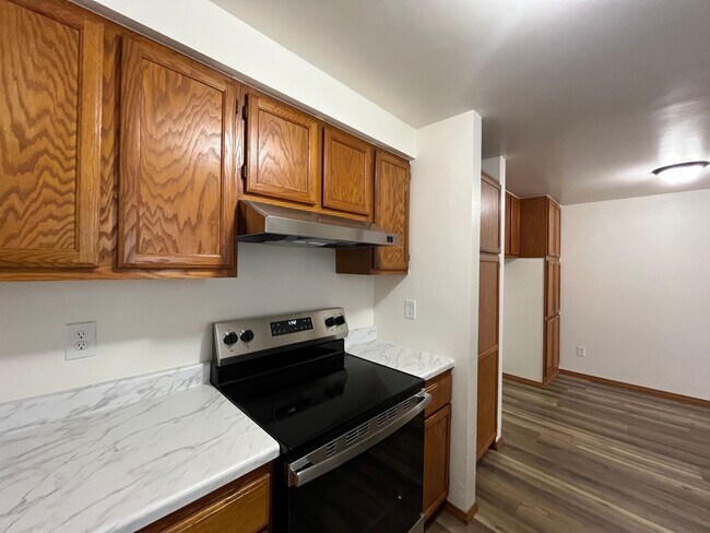 Building Photo - Updated 1st floor 1 X 1 Beaverton Condo! Close to Downtown Beaverton! Spacious & Open, Close to N...